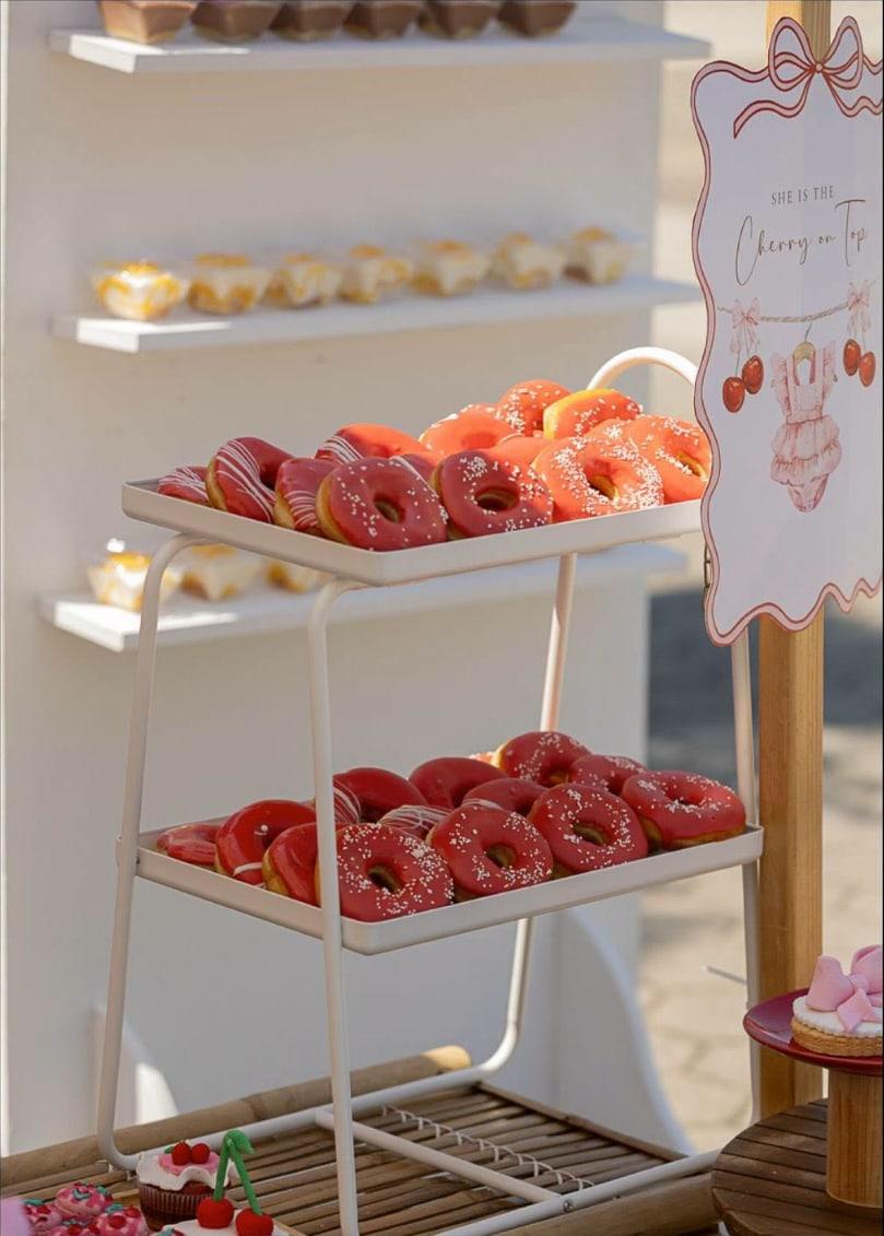 Donuts σε ραφιέρα