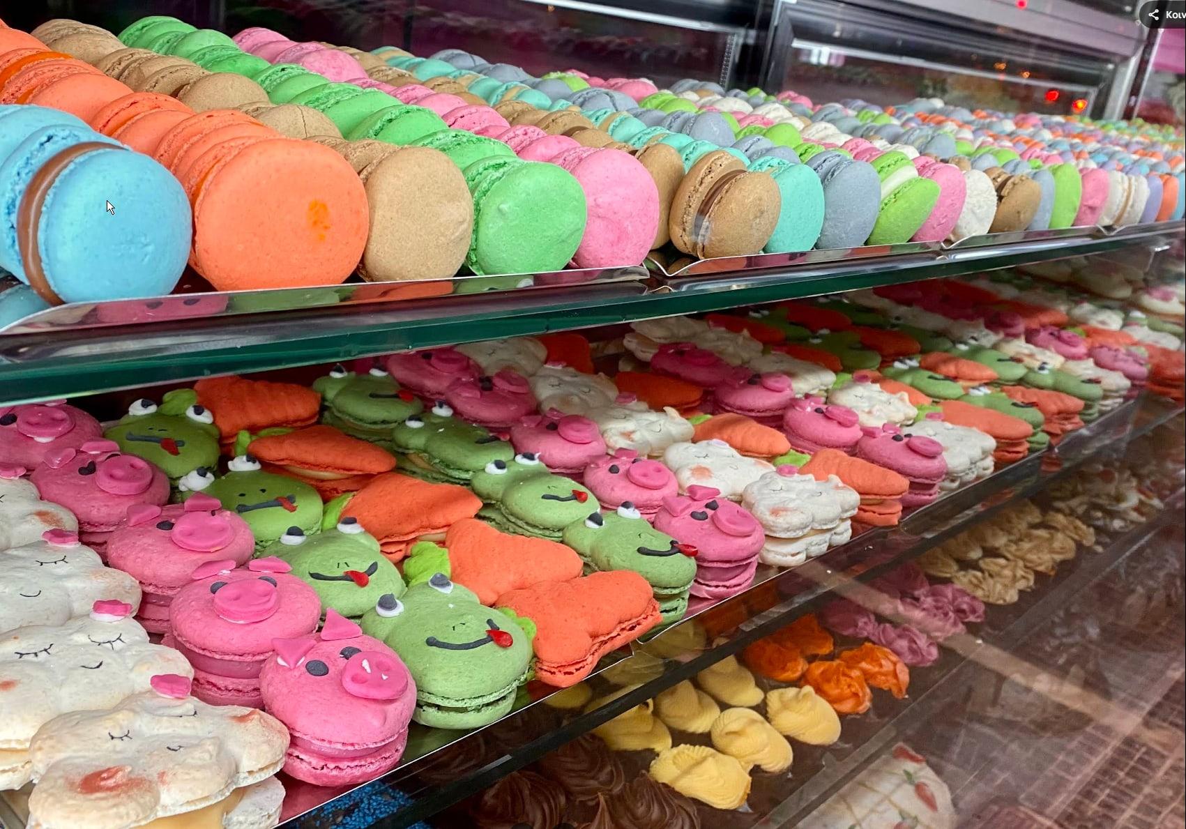 Macarons στη βιτρίνα