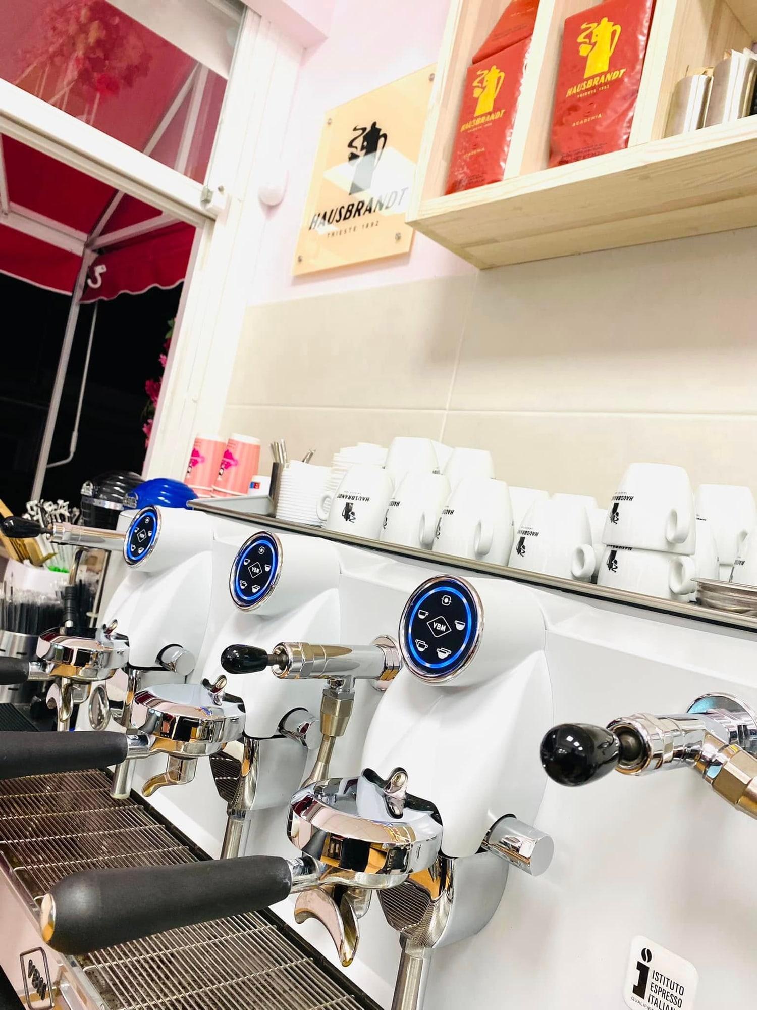 Η μηχανή espresso του barista bar